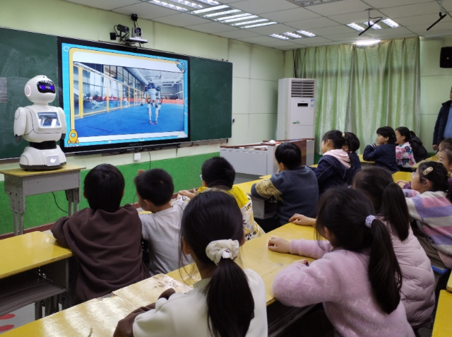 简略互动年级高一些的学生乃至能够尝试